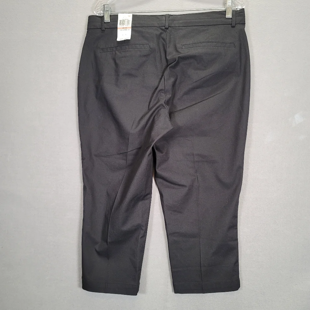 Dockers Womens Capri Pants Size 12 Denim look Truly Slimming Slim Fit
